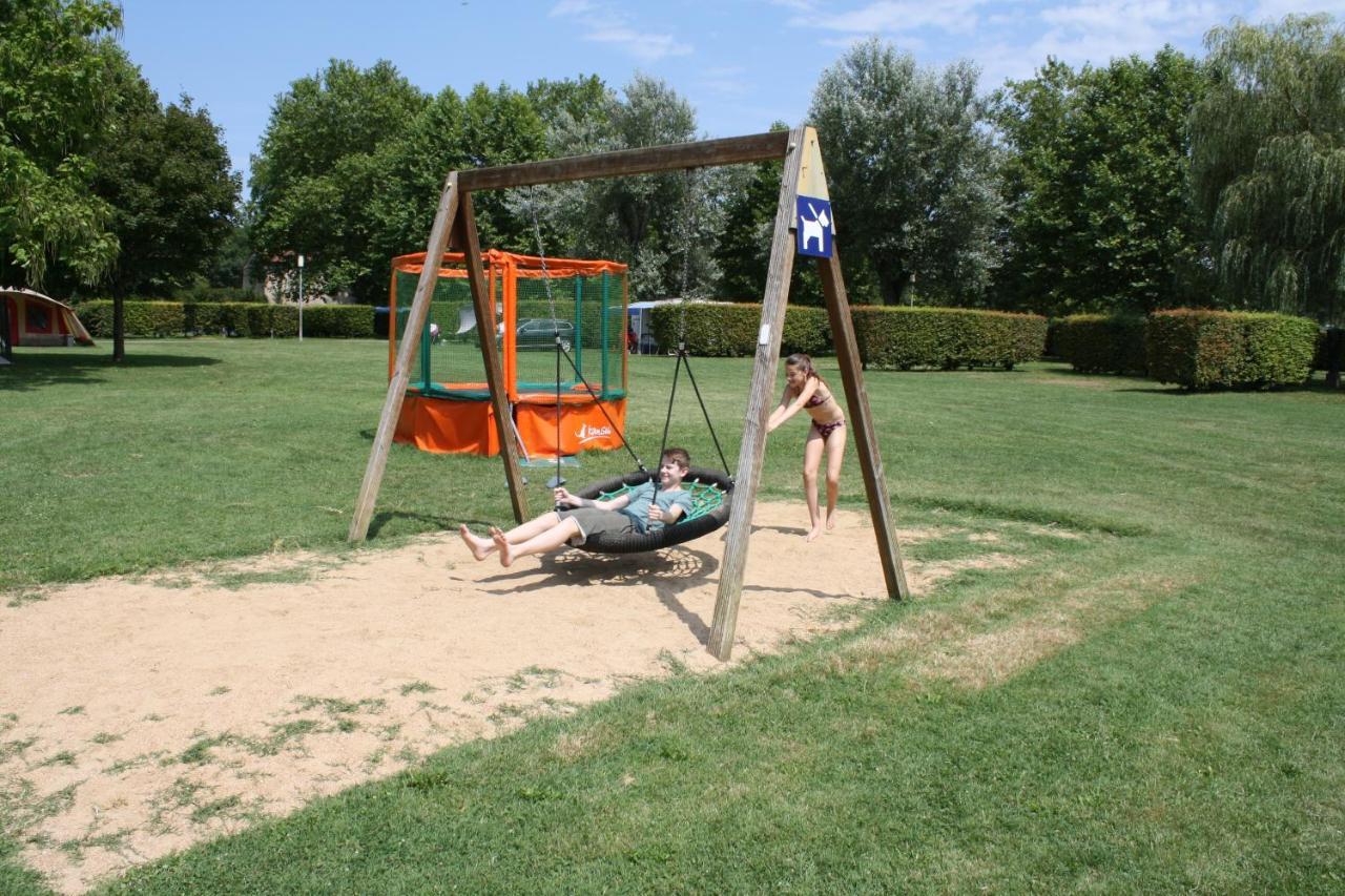 Camping Aux Rives Du Soleil Pont-de-Vaux Dış mekan fotoğraf